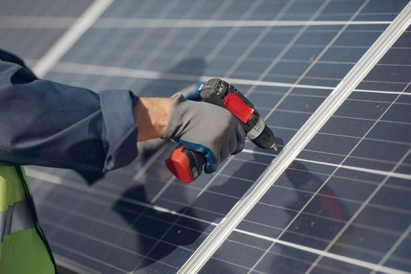 Several precautions you need to know before installing rooftop solar energy